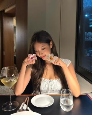 Park Se-jeong Instagram - Happy birthday to me🤍🤍🌺 유일무이