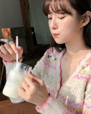 Park Se-wan Instagram - 빠나나 우유 맛집..🍌