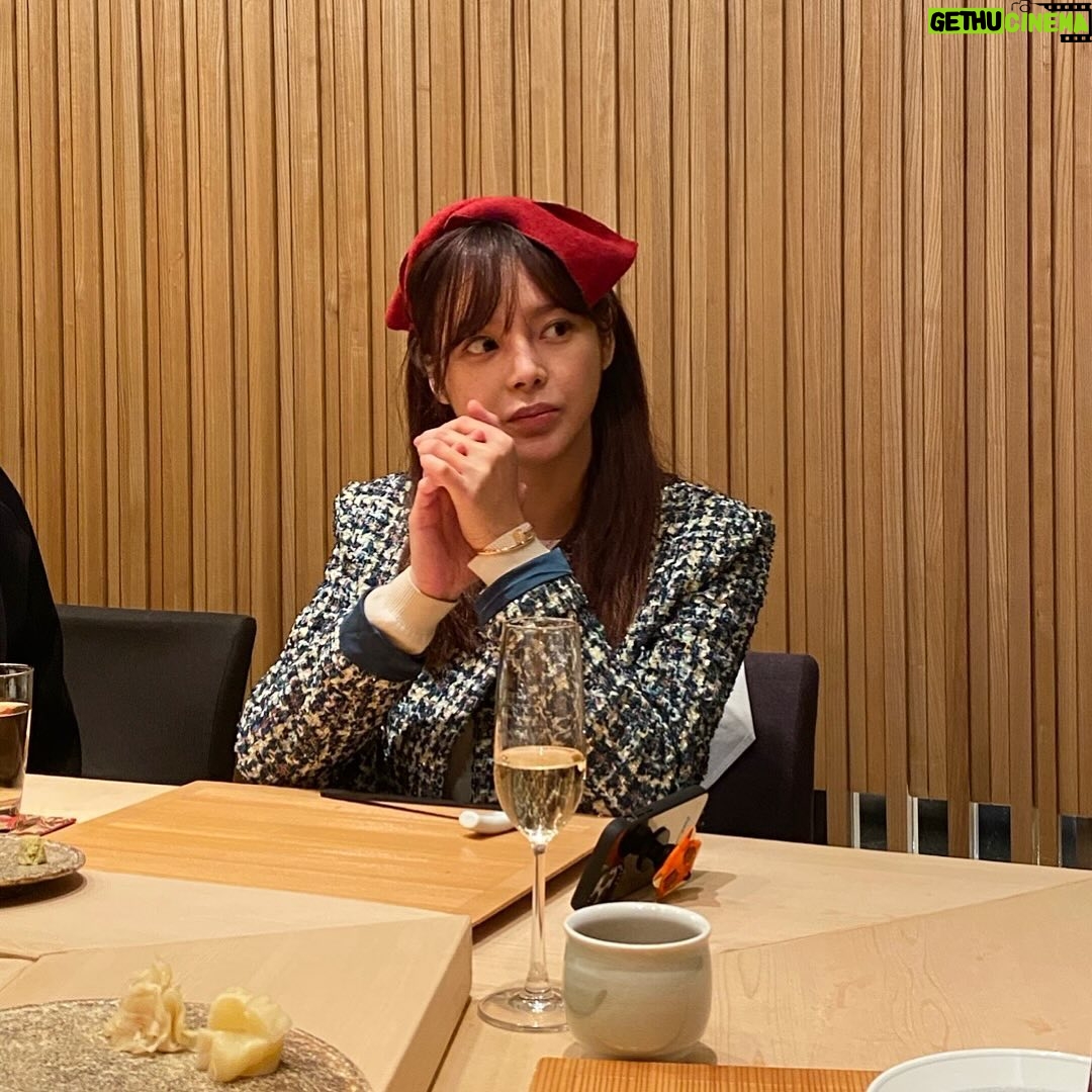 Park Si-yeon - 3.3K Likes - 올해는 더 자주 인사하고 찾아뵙는 해가 될 것 같아요:)
반가운 일이 많을것 같은 2024년의 2월부터 다들 건강하세요
자주 만날꺼에요💕