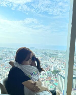 Park Si-yeon Instagram - 보물이들 달래고 진지하게 메뉴 고민하고 행복하게 먹습니다😘