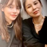 Park Si-yeon Instagram - 내동생 민주❤️ 이렇게만 적어도 눈물부터 날것같은 내동생 어릴적부터 친자매가 맞냐는 소리를 들을만큼 유난스럽게 친했고 서로 너무 사랑하고..모자란 언니 챙겨주는 언니같은 동생💜 지금은 멀리 싱가폴에 살아 자주는 못보지만 이렇게 한국에 잠시잠시 들리면 더 애틋하고 항상 아쉽네.. 짧은 삼주가 후딱 지나가고 방에 혼자 앉아있으니 빈자리가 오늘따라 더 크다 사랑해 내만두❤️ 이번시즌 엠주도 그렇게 열심히 하더니..넘나 이쁘네 기특해 너무 잘했어👍👍👍