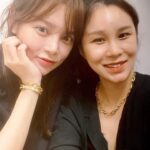 Park Si-yeon Instagram - 내동생 민주❤️ 이렇게만 적어도 눈물부터 날것같은 내동생 어릴적부터 친자매가 맞냐는 소리를 들을만큼 유난스럽게 친했고 서로 너무 사랑하고..모자란 언니 챙겨주는 언니같은 동생💜 지금은 멀리 싱가폴에 살아 자주는 못보지만 이렇게 한국에 잠시잠시 들리면 더 애틋하고 항상 아쉽네.. 짧은 삼주가 후딱 지나가고 방에 혼자 앉아있으니 빈자리가 오늘따라 더 크다 사랑해 내만두❤️ 이번시즌 엠주도 그렇게 열심히 하더니..넘나 이쁘네 기특해 너무 잘했어👍👍👍