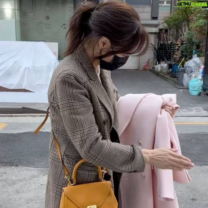 Park Si-yeon - 4.3K Likes - 아주 오랜, 친구같은 언니오빠들😘
김우리오빠 역쉬 스탈리쉬😂
