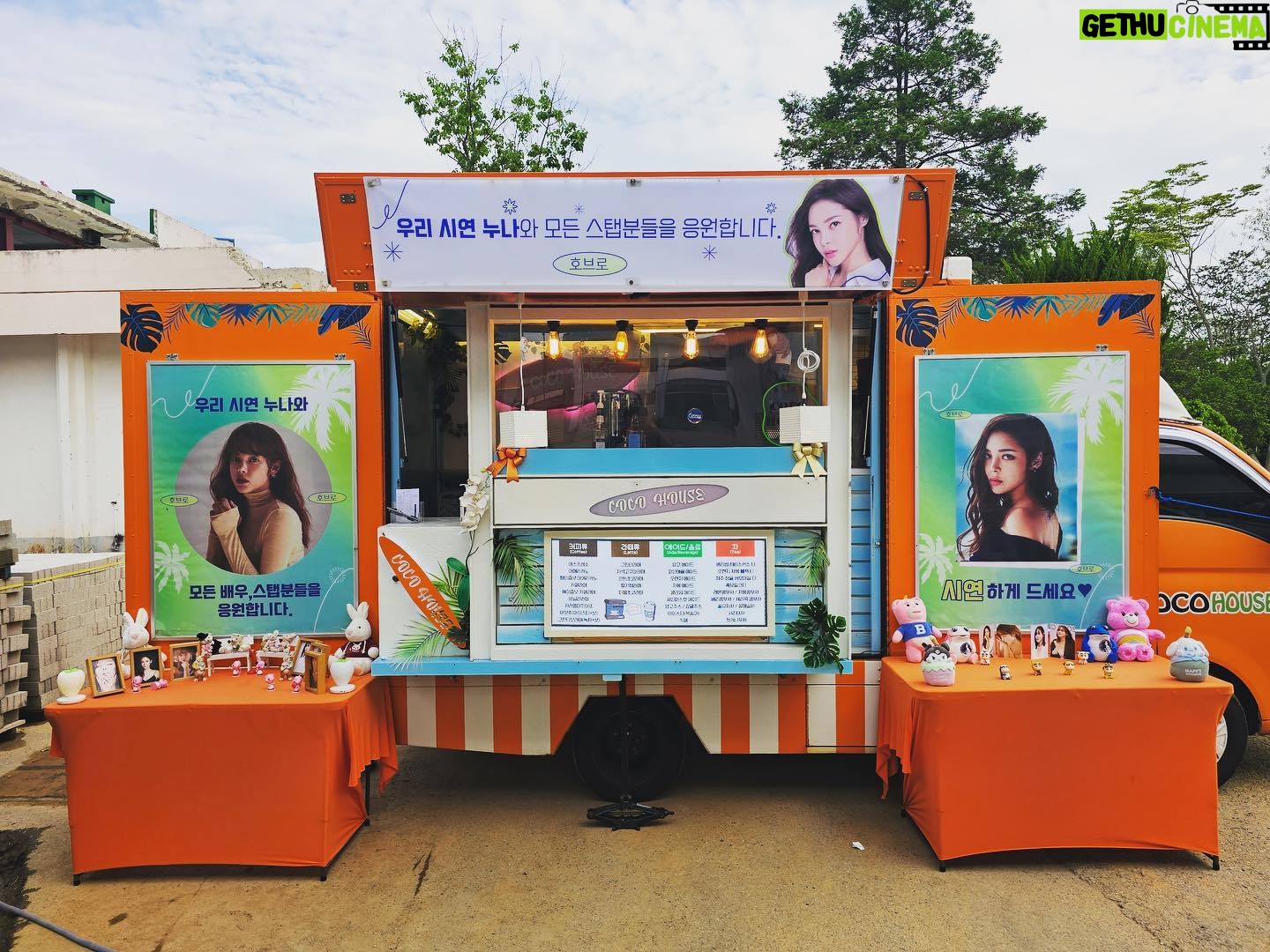 Park Si-yeon Instagram - 우리 멋진동생들 정말 감사합니다 덕분에 시연하게 촬영해요💜 #현대 영화 #무저갱