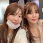 Park Si-yeon Instagram – 같은머리 다른 느낌이라고 우기는 너 @lllhhhhhh 너 너무 이뻐💜 고마워 십년넘게~~내새끼 이현❤️