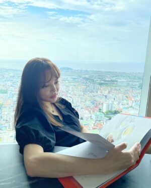 Park Si-yeon Instagram - 보물이들 달래고 진지하게 메뉴 고민하고 행복하게 먹습니다😘