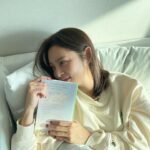 Park Si-yeon Instagram - 햇살 좋은 가을날 보물이가 찍어준 사진 기대 안했는데 이쁜사진 남겨줬네☀️ 고마워💙