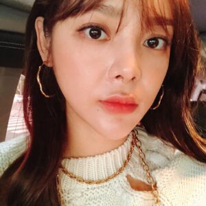 Park Si-yeon Instagram - 오랫만에 얼굴 한가득한 셀카😁