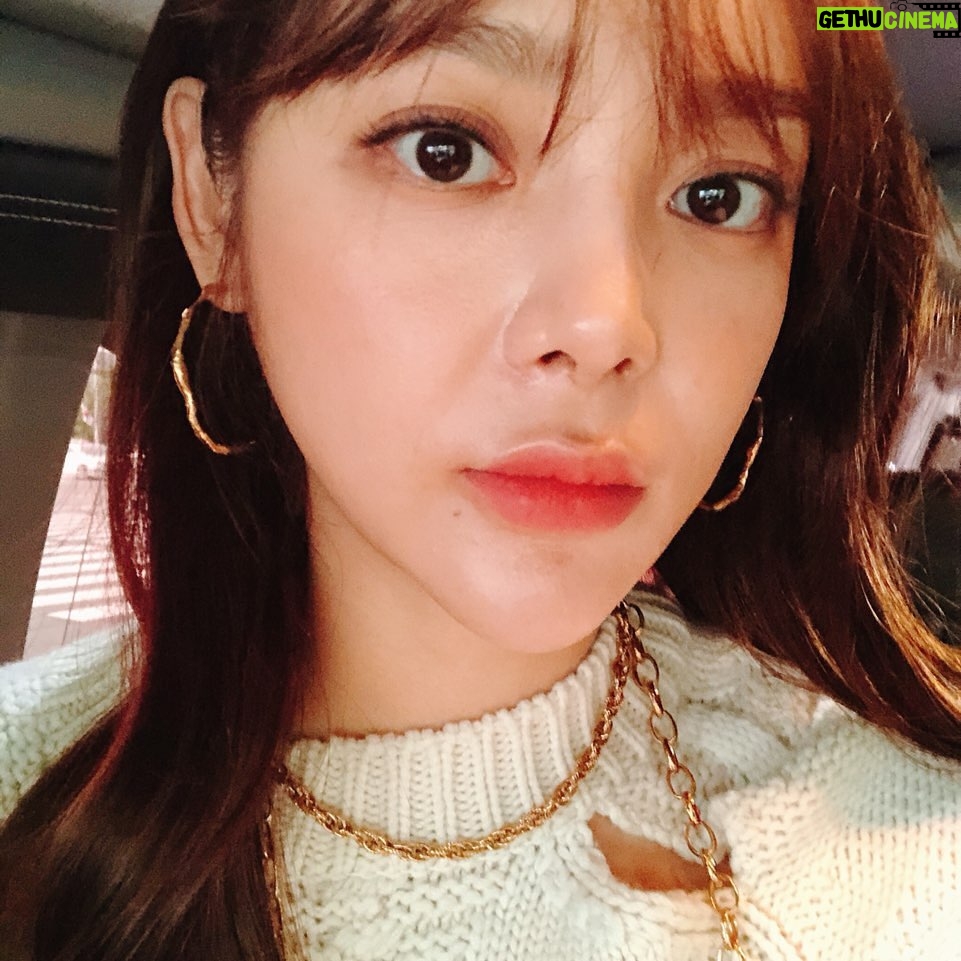 Park Si-yeon - 10.5K Likes - 오랫만에 얼굴 한가득한 셀카😁