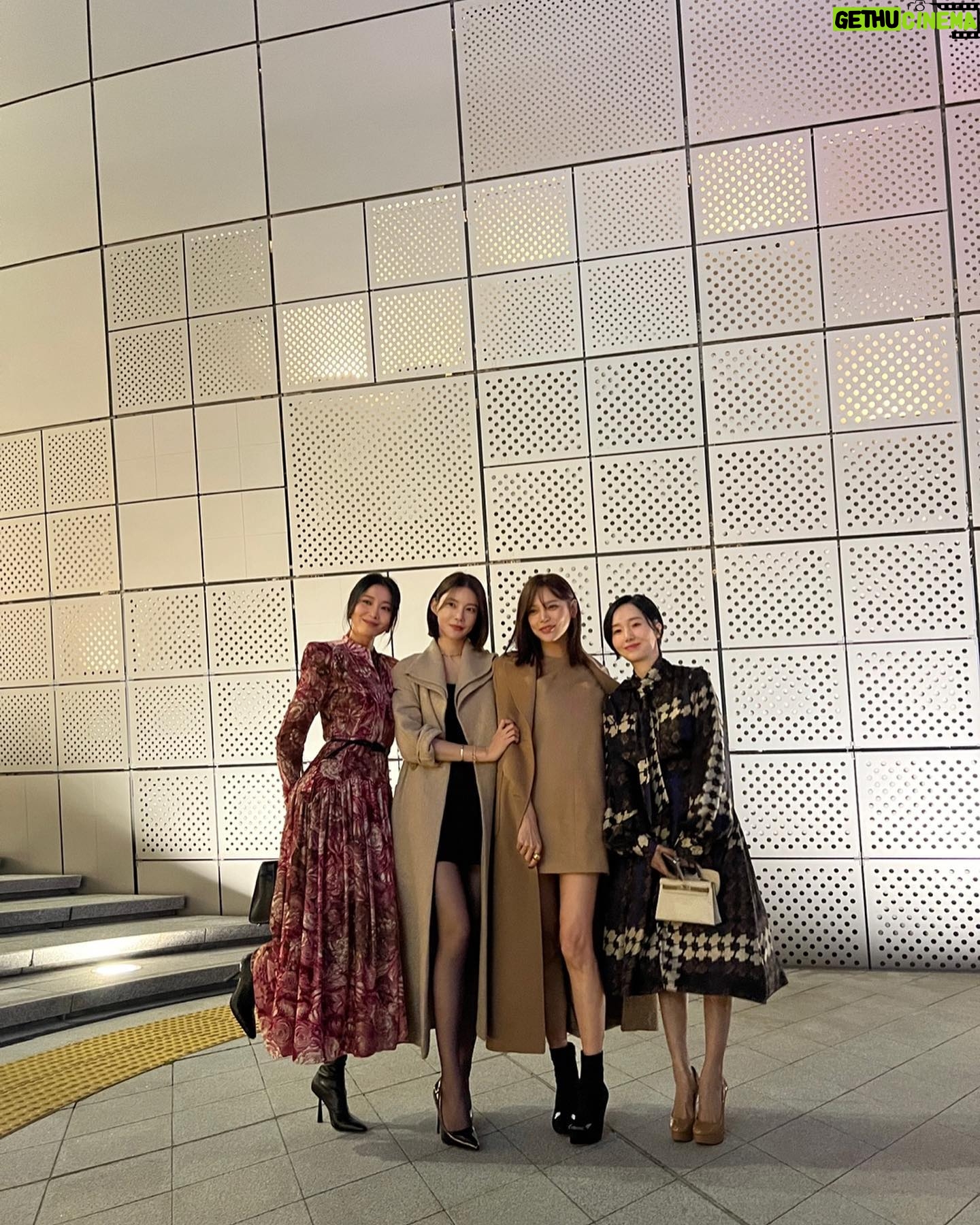 Park Si-yeon - 6.3K Likes - 지춘희선생님 지컬랙션
이번에도 선생님쇼는 최고👍❤️
@missgeecollection
@mzuu.co.kr