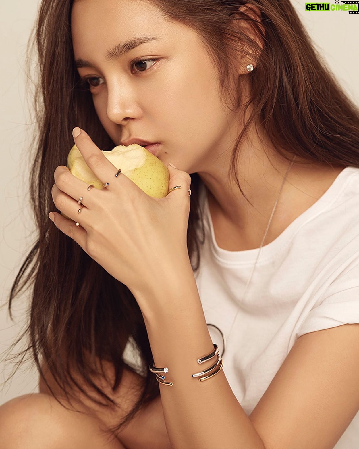 Park Si-yeon - 4.8K Likes - 🍎