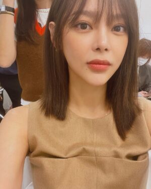 Park Si-yeon Instagram - 오랜만에 헤어 메이크업🎈
지춘희선생님 쇼보러 고고