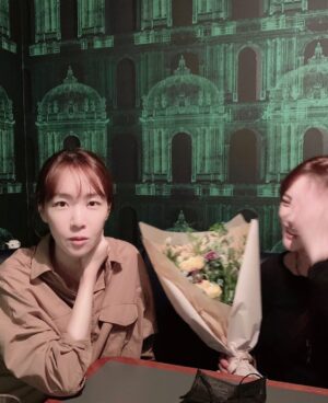 Park Si-yeon Instagram - 저 꽃선물받았어요♥️♥️♥️ 심장이 간질거리고 너무좋아서!!!!!!!!!!!!😘고마워 @eanakim