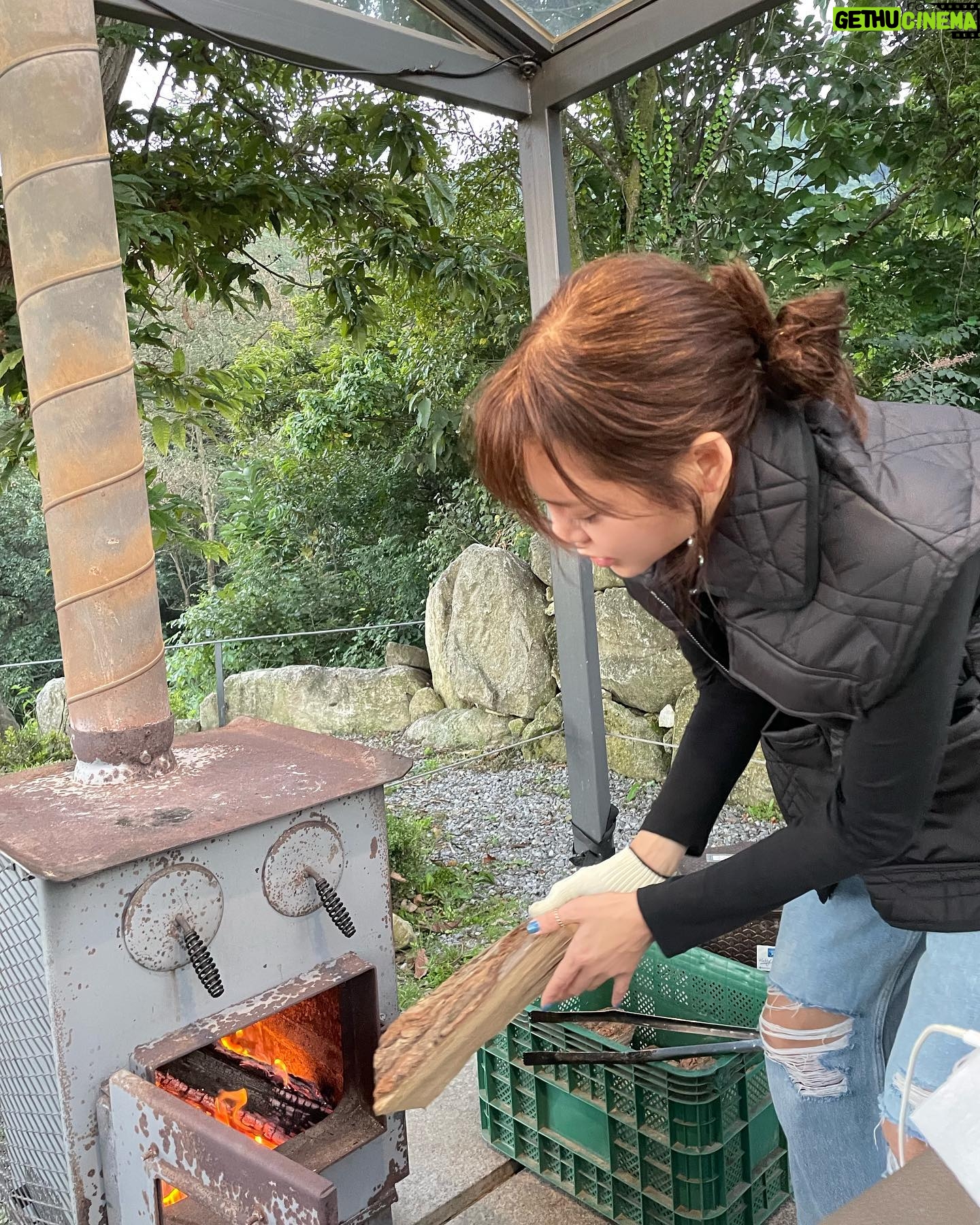 Park Si-yeon - 4.7K Likes - 풍선 스무개쯤 불고나면 다들 자는거 맞죠?
보물이 생일파티 준비🎂