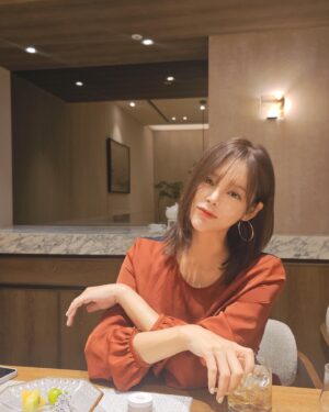 Park Si-yeon Instagram - 긴긴 연휴끝 사랑하는 사람들과❤️감사합니다.
#mzuu 귀걸이