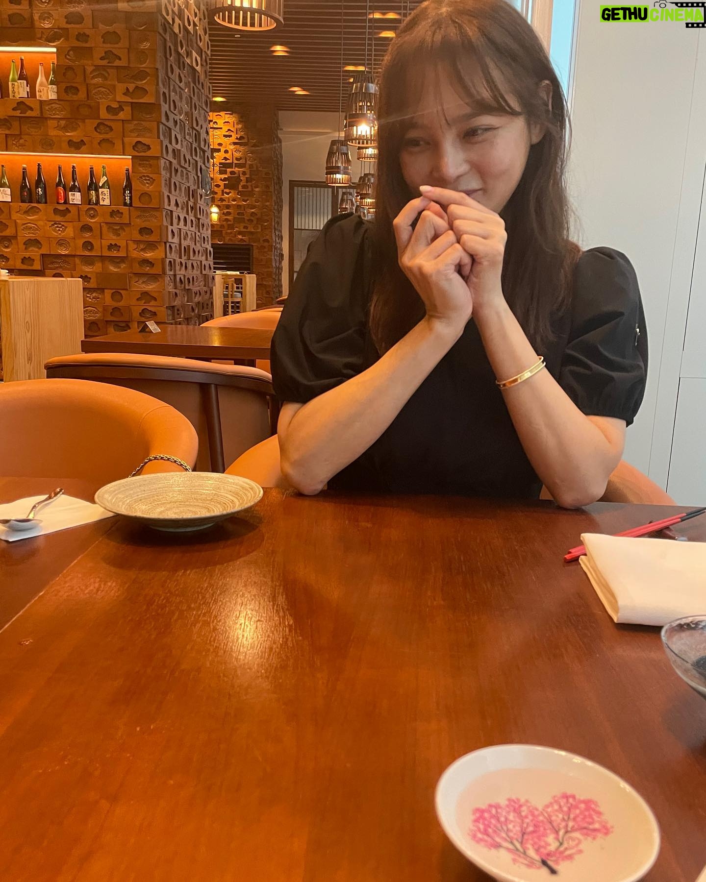 Park Si-yeon - 5.7K Likes - 보물이들 달래고 진지하게 메뉴 고민하고 행복하게 먹습니다😘