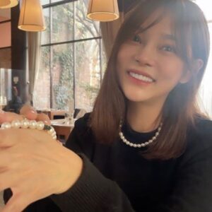 Park Si-yeon Instagram - 메리크리스마스 보내고 계신가요🎄
엠주 사장님과 얘기하다 저도 여러분께 뭔가 드리고 싶어서 깜짝선물 드리려구요⛄️ 

엠주 사이트에 가입하고,
이 게시물에 댓글을 달아주시는 분들께
제가 #merrymimi 내돈내산으로 선물드려요❤️

- www.mzuu.co.kr 에서 회원가입
- 본 게시물에 회원가입완료 댓글달기
- 추첨을 통해 선물을 드립니다
