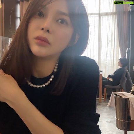 Park Si-yeon - 3.2K Likes - 메리크리스마스 보내고 계신가요🎄
엠주 사장님과 얘기하다 저도 여러분께 뭔가 드리고 싶어서 깜짝선물 드리려구요⛄️
엠주 사이트에 가입하고,
이 게시물에 댓글을 달아주시는 분들께
제가 #merrymimi 내돈내산으로 선물드려요❤️
- www.mzuu.co.kr 에서 회원가입
- 본 게시물에 회원가입완료 댓글달기
- 추첨을 통해 선물을 드립니다