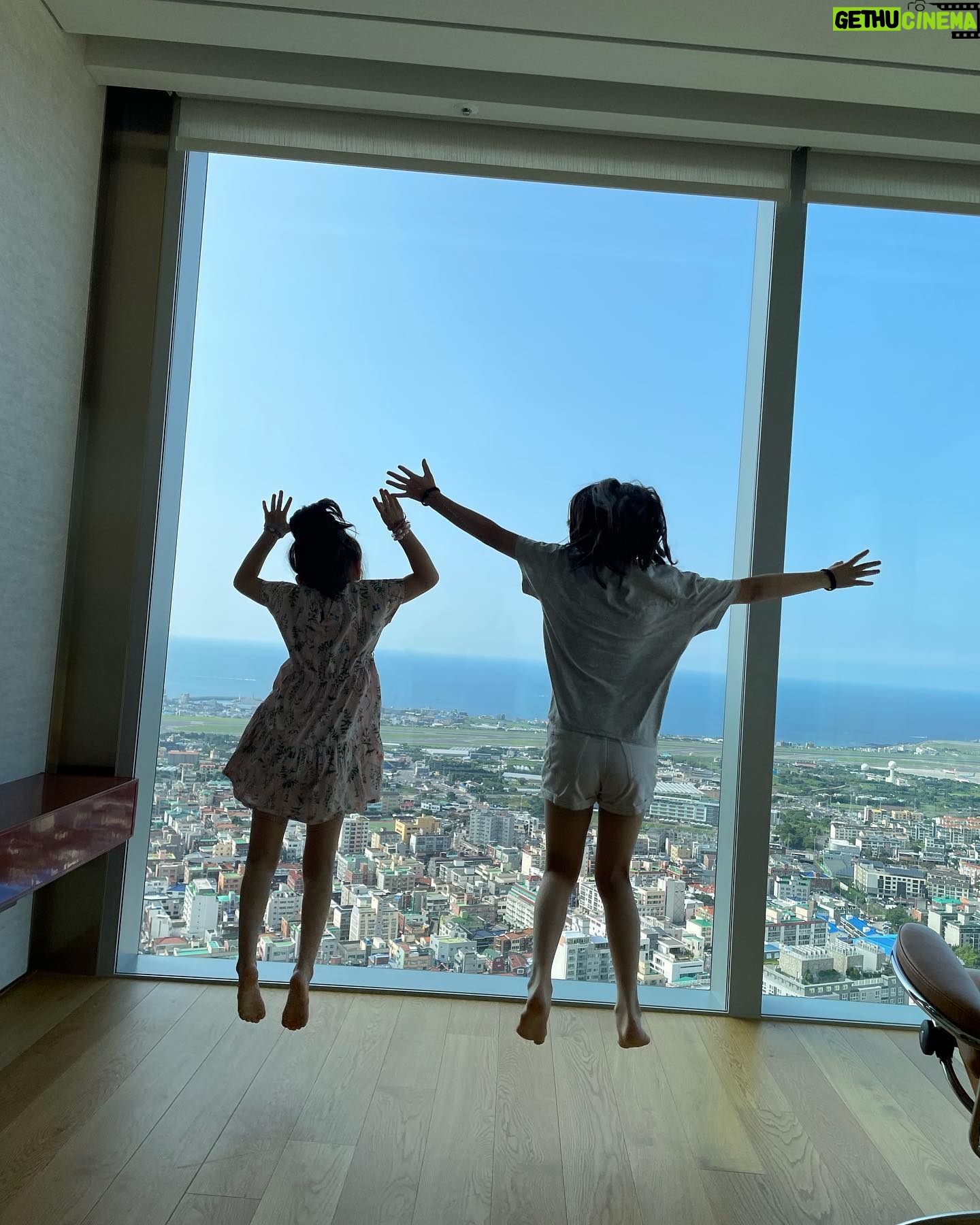 Park Si-yeon Instagram - Hello Jeju😘 신이난 두 꼬맹이❤️
