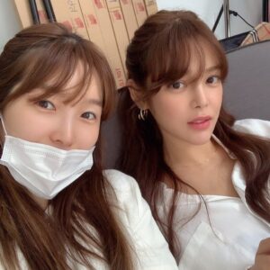 Park Si-yeon Instagram - 요즘 나의 최애 귀걸이와 목걸이.
링귀걸이에 얇은 뱀줄목걸이 같이하면 너무 이쁜 조합💍
실제로 보면 더이쁜 #엠주