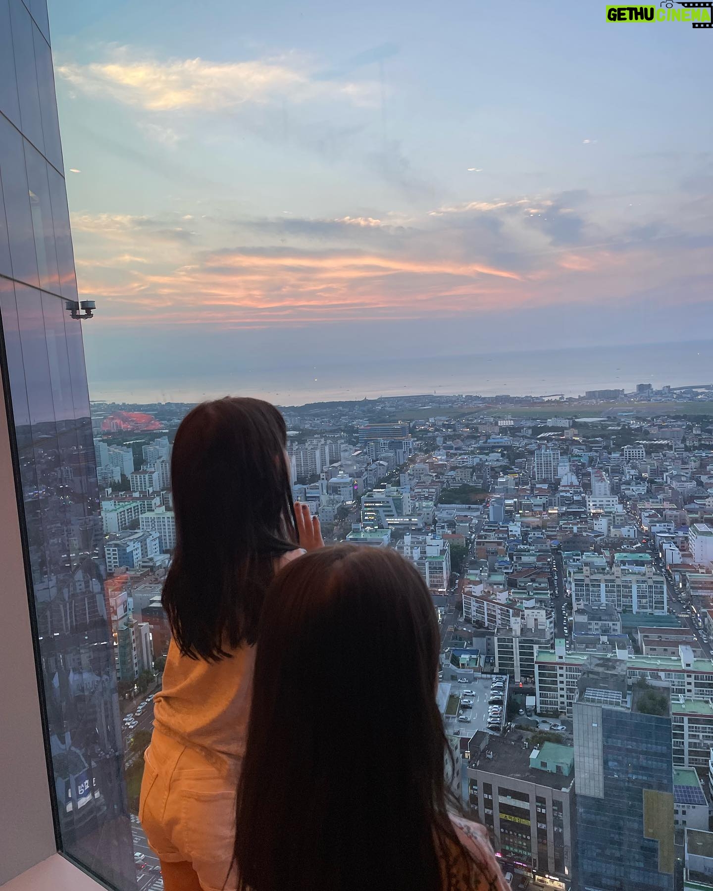 Park Si-yeon Instagram - Hello Jeju😘 신이난 두 꼬맹이❤️