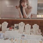 Park Si-yeon Instagram - MZUU Singapore Pop-up 내가 없지만 내가있는 mzuu팝업🥰 B1 @ Tangling Mall 30 Aug - 3 Sep 11am - 8pm 많이 놀러오세요💎