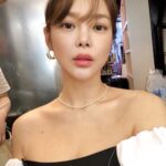 Park Si-yeon Instagram - 촬영장서 신기했던 귀걸이 선오픈하고 반응이 좋데요😘 거봐~ 이쁘다구💍