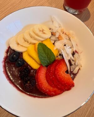 Park So-yeon Instagram - .
야식 과 조식 🍒🍽️