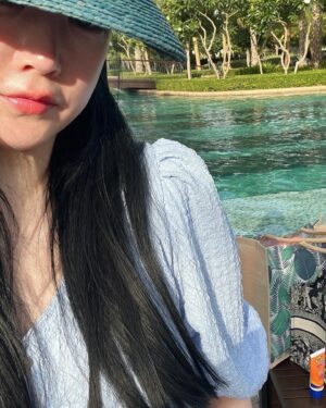 Park So-yeon Instagram - .
gym하고 갑자기 수영 🏊🏽‍♂️
난 수영복 안가져 왔는데…
역시 코리아 아쥼마. 국룰 썬캡은 가져옴
그래도 뜨거워 ...☀… 🍎🫠