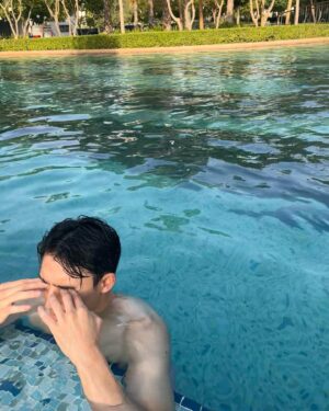 Park So-yeon Instagram - .
gym하고 갑자기 수영 🏊🏽‍♂️
난 수영복 안가져 왔는데…
역시 코리아 아쥼마. 국룰 썬캡은 가져옴
그래도 뜨거워 ...☀… 🍎🫠