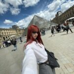 Park Soo-bin Instagram – I just made eye contact with the Mona Lisa, and soon it will be time to lock eyes with the fans in Lyon, France! Koreadays, see you soon, I miss you so much🇫🇷

Je viens de croiser le regard de la Joconde, et bientôt je vais rencontrer les fans à Lyon, en France ! Koreadays, à bientôt, tu me manques tellement🇫🇷

#louvre #koreadays