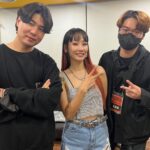 Park Ye-eun Instagram - 누가 “넌 가장 행복했던 순간이 언제야?” 라고 물을 때 항상 어려웠는데, 이제 확실히 알게 됐어요. 2022년 11월 18일, 오렌지 프라이데이가 내 인생에서 가장 행복했던 순간이라고 말할거에요. ⠀ 언제나 그려왔던 단독 콘서트인 만큼 하고 싶은거 보여주고 싶은것도 너무 많았고 무엇보다 내가 할수 있을까, 내가 감당할 수 있는 일인가 내내 고민했던 것 같아요 ⠀ 매일 걱정이 꼬리를 물고 생각이 꼬리를 물고 체력은 따라주지 않고 각종 영양제 링거 맞아가면서 도망가고 싶다는 생각도 여러번 들었고 .. ⠀ 마지막 합주까지도 내가 너무 욕심을 부린건 아닌지 내가 모두를 실망시키는건 아닌지 잠도 못자고 꿈에서도 연습을 하고 .. 자신이 없었거든요 ⠀ 공연을 마치고 보니까 내가 모든 걸 쏟아부었듯이 함께 준비한 분들 역시 다 쏟아부어 주셨구나, 너무 감사해졌어요..! ⠀ 그래서 조금 긴 thanks to 를 적어보려고 합니다. ⠀ 먼저 우리 밴드, 진우오빠, 대현오빠, 성수오빠, 성영이. 2017년부터 공연보다 훨씬 더 많은 합주를 하면서 내 곁을 지켜준 든든한 사람들. 나의 예민함과 집착도 음악에 대한 열정으로 이해해주는 우리 밴드 덕분에 멋지게 공연 마칠 수 있었어요. 다들 오랫동안 기다려왔던 공연을 드디어 올릴수 있어서 너무 행복했고, 너무 고맙고 사랑해요🧡 (정신없어서 밴드 소개를 못한 것도 미안해요ㅠㅠ) ⠀ 그리고 음향팀! 고기사님과 두 분(제가 성함을 몰라서 죄송해요)ㅠㅠ 하나하나 꼼꼼히 체크해주시고 가장 제 목소리가 빛나게끔 모든 걸 세팅해주셔서, 너무 감사드려요..! 덕분에 힘나서 공연할 수 있었습니다! 앞으로 더 자주 뵈었으면 좋겠어요 🧡 ⠀ 또 연출팀! 이런저런 컨셉들 가지고 갑작스레 무리한 부탁들도 많이 드렸는데 ㅠ 너무나 아름답게 또 음악을 제대로 표현할 수 있게 무대 구성부터 조명 하나하나 만들어주셔서 정말 감동이었어요.. 특히 새틀라잇에서 천장 가득히 채워주신 별때문에 리허설 하다가 울뻔 했어요.. ㅠㅠ 말로 다 표현 못할 만큼 감사드립니다 🧡 ⠀ 또 우리 뷰티팀 !! 선우오빠, 다솜씨와 우선 팀 내가 가장 예쁘게 보이는 헤어와 메이크업, 정말 늘 너무너무 고마워요! 하나실장님! 나보다 더 많이 울었죠 ㅎㅎ 멋지게 예쁘게 입혀주셔서 늘 감사해요 🧡 ⠀ 그리고 게스트님들! 개코오빠, 따마 앞뒤로 공연이라 사실 힘든 일인데 너무 흔쾌히 와줘서 고마워요 ㅠㅠ 수란언니, 미란이 나보다 더 무대를 뒤집어놓고 가줘서 나도 뒤에서 귀호강 했습니다😆 고마워요! 혜림이 오랜만에 무대인데 음원 씹어먹은 라이브 보여줘서 너무 고마워 🧡 ⠀ 그리고 우리 아메바 식구들! 내 욕심으로 인트로 & 상담 영상 만드느라 고생한 마르코랑 요나 언니! 멋진 영상 만들어줘서 너무 고마워! 영서씨, 비 합주때마다 맘졸였죠 ㅠ 너무 고생했어요! 아롬씨, 엠디 챙기느라 또 홍보하느라 너무 고생했어요! 재홍씨..! 콘서트 걱정에 밥도 못먹고 잠도 못자고 ㅠㅠ 늘 아껴주고 위해줘서 고마워요 ! 경민언니, 규상오빠, 영열오빠 좋은 기회를 주셔서 정말 감사해요 또 모든 아메바 식구들 사랑합니다🧡 ⠀ 또 제가 놓친 게 있을 수도 있는데 ㅠ 모두모두 너무 감사하고 또 감사드려요! ⠀ 무엇보다도, 저 목아프지 않게 저보다 더 크게 같이 노래 불러준 우리 자두들 💓 2시간 40분 스탠딩을 끝까지 뛰면서 즐겨주고, 2층에서도 소리질러주고, 모든 곡을 외워서 불러줘서 정말 너무너무 고마워요 ! 기다려줘서, 함께해줘서 정말로.. 고마워요 🧡 ⠀ 단 1초도 행복하지 않은 순간이 없었던 2시간 40분을 함께 해준 모든 분들, 다시한번 진심으로 감사드립니다.. 😭 모두 사랑해요 🧡🧡🧡 ⠀ ⠀