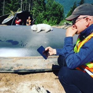 Parker Posey Instagram - Gracie asleep on the Robot ship! Tim Southam directing episode 9✨✨✨✨✨✨✨✨✨✨