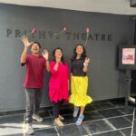 Parna Pethe Instagram - Love will keep us alive! Acknowledging, understanding, respecting and celebrating the differences and finding hope through love! Believing in the magic and resistance of theatre! Theatre will get us through! 💛 Sharing some hopeful and joyous moments from @studiotamaasha ‘s festival at @prithvitheatre , all plays directed by #sapansaran ❤️ प्रेम आपल्याला जिवंत ठेवेल! थिएटरच्या जादूवर विश्वास! @prithvitheatre येथे @studiotamaasha च्या महोत्सवातील काही आनंदाचे क्षण शेअर करतीय 💛 Happy Valentines Day! Keep loving fearlessly. #beloved #loveyou #samesamebutdifferent