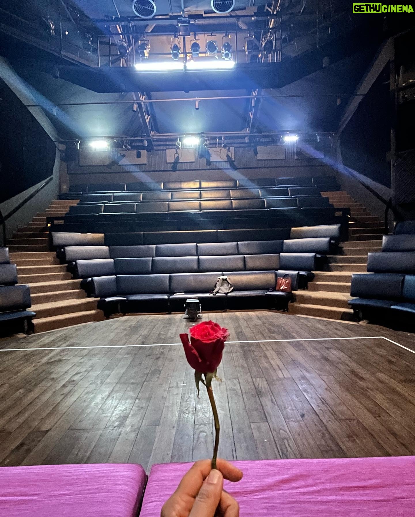 Parna Pethe Instagram - Love will keep us alive! Acknowledging, understanding, respecting and celebrating the differences and finding hope through love! Believing in the magic and resistance of theatre! Theatre will get us through! ЁЯТЫ Sharing some hopeful and joyous moments from @studiotamaasha тАШs festival at @prithvitheatre , all plays directed by #sapansaran тЭдя╕П рдкреНрд░реЗрдо рдЖрдкрд▓реНрдпрд╛рд▓рд╛ рдЬрд┐рд╡рдВрдд рдареЗрд╡реЗрд▓! рдерд┐рдПрдЯрд░рдЪреНрдпрд╛ рдЬрд╛рджреВрд╡рд░ рд╡рд┐рд╢реНрд╡рд╛рд╕! @prithvitheatre рдпреЗрдереЗ @studiotamaasha рдЪреНрдпрд╛ рдорд╣реЛрддреНрд╕рд╡рд╛рддреАрд▓ рдХрд╛рд╣реА рдЖрдирдВрджрд╛рдЪреЗ рдХреНрд╖рдг рд╢реЗрдЕрд░ рдХрд░рддреАрдп ЁЯТЫ Happy Valentines Day! Keep loving fearlessly. #beloved #loveyou #samesamebutdifferent
