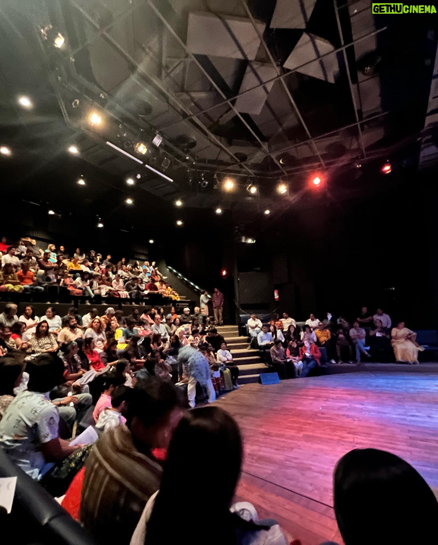Parna Pethe Instagram - Love will keep us alive! Acknowledging, understanding, respecting and celebrating the differences and finding hope through love! Believing in the magic and resistance of theatre! Theatre will get us through! ЁЯТЫ Sharing some hopeful and joyous moments from @studiotamaasha тАШs festival at @prithvitheatre , all plays directed by #sapansaran тЭдя╕П рдкреНрд░реЗрдо рдЖрдкрд▓реНрдпрд╛рд▓рд╛ рдЬрд┐рд╡рдВрдд рдареЗрд╡реЗрд▓! рдерд┐рдПрдЯрд░рдЪреНрдпрд╛ рдЬрд╛рджреВрд╡рд░ рд╡рд┐рд╢реНрд╡рд╛рд╕! @prithvitheatre рдпреЗрдереЗ @studiotamaasha рдЪреНрдпрд╛ рдорд╣реЛрддреНрд╕рд╡рд╛рддреАрд▓ рдХрд╛рд╣реА рдЖрдирдВрджрд╛рдЪреЗ рдХреНрд╖рдг рд╢реЗрдЕрд░ рдХрд░рддреАрдп ЁЯТЫ Happy Valentines Day! Keep loving fearlessly. #beloved #loveyou #samesamebutdifferent