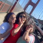 Parna Pethe Instagram - Golden Gate Bridge, San Francisco ला माझ्या घुमांनी आणि मी धम्माल केली..! तुम्ही नवीन आलेलं ‘गडबड गीत’ ऐकलं ना? @everestentertainment च्या youtube channel वर जाऊन गडबड गीत ऐका, त्यावर नाचा आणि कमाल reels करुन आम्हाला tag नक्की करा..!🥳 🎥- @ninad.limaye Special thanks to @rak_nahmat_areem @indpage @calaaonline team @charchaughi_natak_ हिरण्यगर्भ मनोरंजन’ निर्मित, परेश मोकाशी दिग्दर्शित ‘नाच गं घुमा’ १ मे २०२४ पासून जवळच्या थेटरात.. #GadbadGeet #TrendingSong #NachGaGhuma #ghuma #naachgaghuma #family #love #happiness #comedy #film #1stmay2024 #life #नाचगंघुमा #SongOutNow