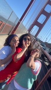 Parna Pethe Instagram - Golden Gate Bridge, San Francisco ला माझ्या घुमांनी आणि मी धम्माल केली..! तुम्ही नवीन आलेलं ‘गडबड गीत’ ऐकलं ना? @everestentertainment च्या youtube channel वर जाऊन गडबड गीत ऐका, त्यावर नाचा आणि कमाल reels करुन आम्हाला tag नक्की करा..!🥳 🎥- @ninad.limaye Special thanks to @rak_nahmat_areem @indpage @calaaonline team @charchaughi_natak_ हिरण्यगर्भ मनोरंजन’ निर्मित, परेश मोकाशी दिग्दर्शित ‘नाच गं घुमा’ १ मे २०२४ पासून जवळच्या थेटरात.. #GadbadGeet #TrendingSong #NachGaGhuma #ghuma #naachgaghuma #family #love #happiness #comedy #film #1stmay2024 #life #नाचगंघुमा #SongOutNow