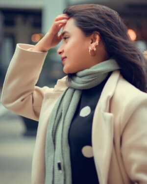 Parna Pethe Instagram - Wandering Through the Heart of California’s Streets 🌆 #marathiactress #CaliforniaDreaming #CityStreets #UrbanExploration #BayAreaPhotographer #CelebrityPhotoshoot #GlamourPhotography #behindthescenes