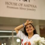 Parna Pethe Instagram - The dearest @houseofaadyaa Mumbai studio’s 2nd anniversary celebrations 💛✨ Kudos to the heartwarming team Aadyaa! 😍 proud! @sayalee_marathe @normally_nomad @rohanjoshi1986 @suvarna.27feb and team hugs!