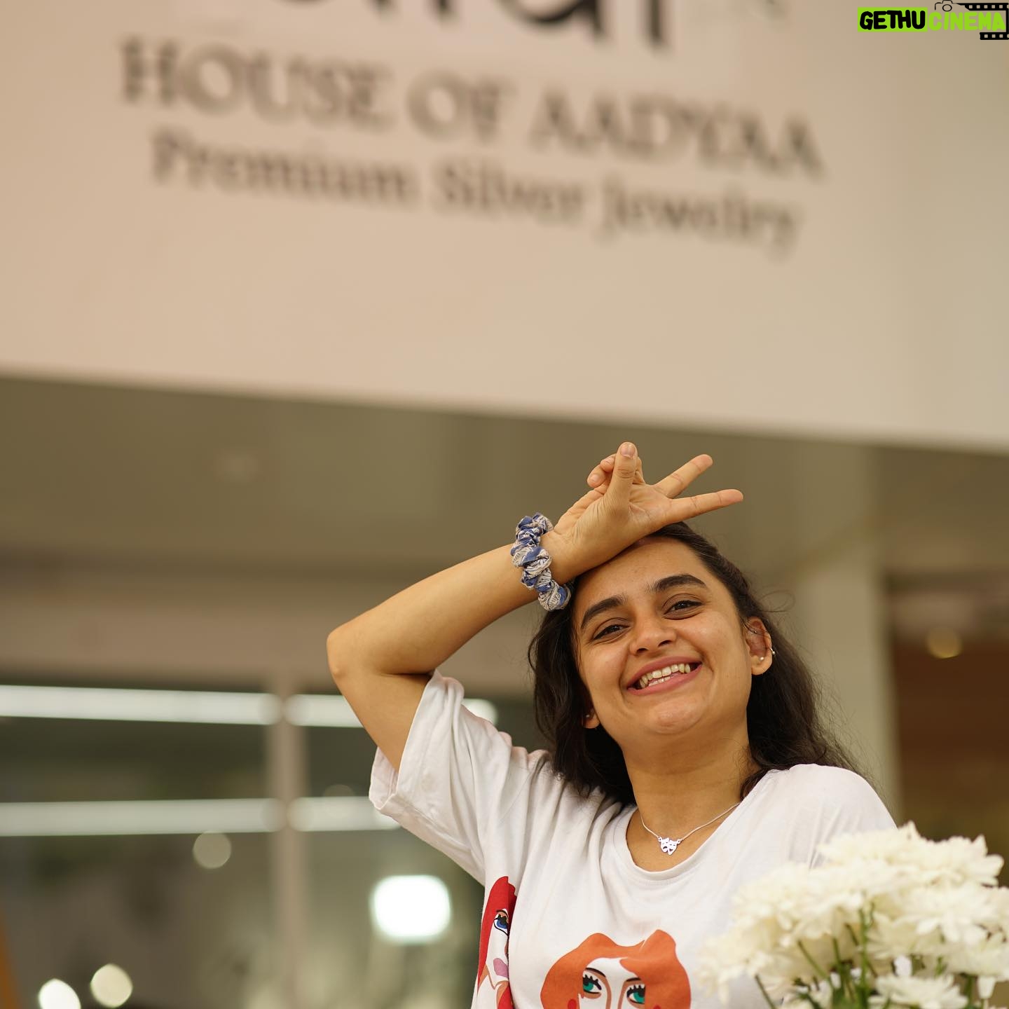 Parna Pethe Instagram - The dearest @houseofaadyaa Mumbai studio’s 2nd anniversary celebrations 💛✨ Kudos to the heartwarming team Aadyaa! 😍 proud! @sayalee_marathe @normally_nomad @rohanjoshi1986 @suvarna.27feb and team hugs!