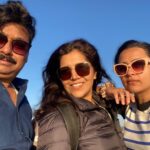Parna Pethe Instagram - Los Angeles ☀️ Rides and Shine 🎢🎡✨ — #universalstudioshollywood #pacificocean 📷 cc team members 🙂