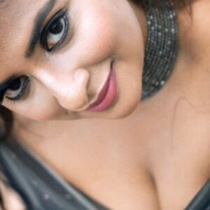 Parvathy Arun Instagram - An old one 😂😂😂

📸  @sachin_reeko @being_jesuholic Ownage @artemstudiostvm 
Outfit  @cultushautecouture

Camera associates 
@abhijithabhii 
@surya_chittore_photography 
@vignesh_anand 
@alfiichristina 
@jo_joby 

Mua @devikaz_makeover_lounge_