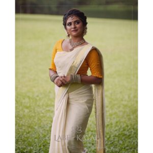 Parvathy Arun Instagram - 😇😇 

#saree #indian #kerala 
📸 @azif_3742 @thedtsdigital 
Costume and jewelry  @labelkayal