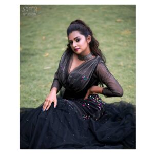 Parvathy Arun Instagram - 📸@sachin_reeko
 Ownage @artemstudiostvm 
Outfit  @cultushautecouture

Camera associates 
@being_jesuholic 
@abhijithabhii 
@surya_chittore_photography 
@vignesh_anand 
@alfiichristina 
@jo_joby 

Mua @devikaz_makeover_lounge_