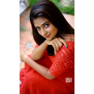 Parvathy Arun Instagram - 🥰🥰❤❤💃💃 

📸@sreeraj_capture

#red #love #fun