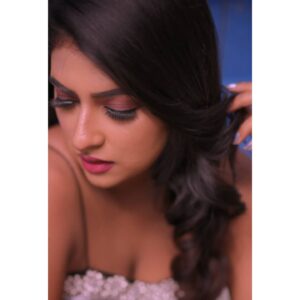 Parvathy Arun Instagram - 🥰🥰🙈🙈

📸 @pavenfotography 
Muaaa @makeupbydivyanagaraj 
Costume  @rartisticedge 

Love it 🙈

#love #black #shoot