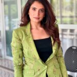 Parvathy Venkitaramanan Instagram - Suit up & own the room ✨ 🎤 Suit @lithas_rentals #parvathy #anchor #loveyourself #insta #picoftheday #ootd