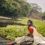 Parvathy Venkitaramanan Instagram - Inframe @parvathyofficial . MUA @highlightsbridalstudio_makeup . Shots @stories_by_vasanthjb @oxygen_films_ . Hairstyle @usha__hairstylist . Jewellery @login_bridal_jewelry_ #kerala #gram #photography #keralagallery