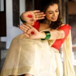 Parvathy Venkitaramanan Instagram - 🌻 Happy Vishu & Happy tamil new year my dearest insta family @highlightsbridalstudio_makeup @stories_by_vasanthjb @usha__hairstylist @login_bridal_jewelry_ bridal_jewelry